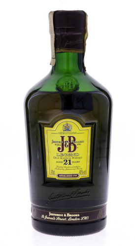 Lote 3018 - WHISKY J & B 21 ANOS - Garrafa de Whisky, Legend, Old Scotch Whisky, Aged 21 Years, Justerini & Brooks, Escócia, (700ml - 40%vol.). Nota: garrafa idêntica à venda por € 195. Consultar valor indicativo em https://www.garrafeiranacional.com/j-b-