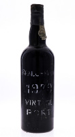 Lote 3019 - PORTO REAL COMPANHIA VELHA VINTAGE 1979 - Garrafa de Vinho do Porto, Vintage 1979, Real Companhia Velha, Vila Nova de Gaia, (750ml - 20%vol.). Nota: garrafa idêntica à venda por € 250. Lacre da rolha danificado no topo. Consultar valor indicat