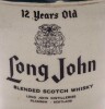 Lote 3020 - WHISKY LONG JOHN 12 ANOS - Garrafa Decanter em cerâmica de Whisky, 12 Years Old, Blended Scotch Whisky, Long John Distilleries, Escócia, (750ml aprox.). Nota: garrafa idêntica à venda por € 274,06. Consultar valor indicativo em https://www.mas - 3