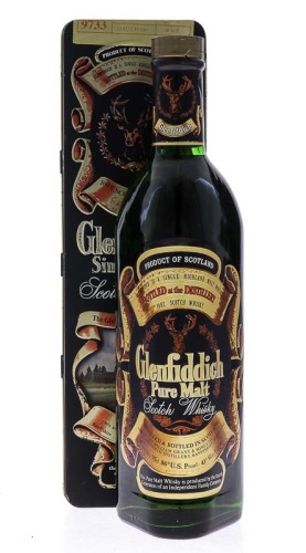 Lote 3023 - WHISKY GLENFIDDICH - Garrafa de Whisky, Pure Malt Scotch Whisky, The Glenfiddich Distillery, Escócia, (750ml - 43%vol.). Nota: garrafa idêntica à venda por € 92,21 (USD 107). Em caixa de metal original. Consultar valor indicativo em https://ww