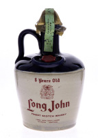 Lote 3036 - WHISKY LONG JOHN 8 ANOS - Garrafa Decanter de Whisky, Finest Scotch Whisky, Long John Distilleries, Escócia, (750ml - 43%vol.). Nota: garrafa idêntica à venda por € 260. Consultar valor indicativo em http://www.agarrafeiradefatima.pt/catalog/R