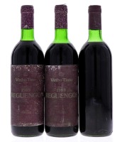 Lote 3243 - REGUENGOS 1989 - 3 Garrafas de Vinho Tinto, Reguengos VQPRD, Colheita de 1989, (750ml). Nota: rótulos com letras sumidas e uma garrafa sem rótulo