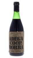 Lote 3327 - BORBA RESERVA 1982 - Garrafa de Vinho Tinto, Reserva 1982, Adega Cooperativa de Borba, (750ml - 12,8%vol.). Nota: rótulo de cortiça. Garrafa idêntica à venda por € 37,24. Falta do rótulo do gargalo. Consultar valor indicativo em http://www.gar