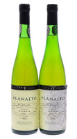 Lote 3377 - PLANALTO RESERVA 1991 - 2 garrafas de Vinho Branco Seco, DOC Douro, Planalto Reserva 1991, Sogrape - Vinhos de Portugal, (750ml - 12,5%vol.). Nota: como consta do seu contra rótulo este vinho é produzido em pequenas quantidades a partir de Cas