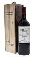 Lote 3510 - TAPADA GRANDE MAGNUM 1999 - Garrafa magno de Vinho Tinto, Vinho Regional Alentejano, 1999, João António Barroso, Estremoz, (1500ml - 13%vol.). Nota: em caixa de madeira original