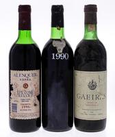 Lote 3588 - GARRAFAS DE VINHO - Conjunto de 3 garrafas de Vinho Tinto composto por uma garrafa de Altíssimo, Colheita de 1990, Alenquer VQPRD, (750ml - 12,5%vol.), uma garrafa de Altíssimo, Bairrada VQPRD, Colheita de 1990, (750ml) e uma garrafa de Gaeira