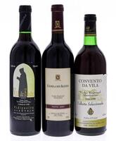 Lote 3614 - GARRAFAS DE VINHO - Conjunto de 3 garrafas de Vinho Tinto Alentejano composto por um garrafa de vinho DOC-VQPRD, Vidigueira, Vila de Frades, colheita de 1998, das castas Trincadeira e Periquita, Adega Cooperativa da Vidigueira, Cuba e Alvito, 