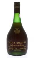 Lote 3630 - AGUARDENTE VELHA GUARDA - Garrafa de Aguardente Velha, Sociedade Agrícola e Comercial dos Vinhos Messias, Mealhada, (750ml - 38%vol.) Nota: garrafa idêntica à venda por € 29,50 em https://www.uvinum.pt/aguardiente/aguardente-guarda-velha-garra