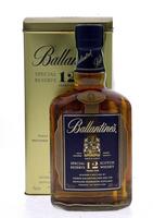 Lote 3693 - WHISKY BALLANTINE´S GOLD SEAL 12 YEARS - Garrafa de Whisky, Special Reserve, George Ballantine, (700ml - 40%vol). Nota: garrafa idêntica foi vendida por € 54,14 (BRL 214). Em caixa de metal original. Consultar valor indicativo em https://produ