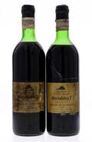 Lote 3755 - ADEGAS DA CUMEADA 1970 - 2 Garrafas de Vinho Tinto, Garrafeira 7, Colheita de 1970, Adegas da Cumeada, Cartaxo, (750ml - 12%vol.). Nota: rótulos fixos por pelicula, uma garrafa com invólucro da rolha danificado no topo