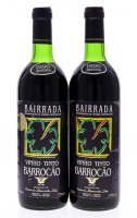 Lote 3932 - BARROCÃO RESERVA 1990 - 2 garrafas de vinho tinto DOC Bairrada, Barrocão Reserva 1990, das Castas Baga e Tinta Pinheira, Caves do Barrocão, (750ml - 12%vol.). Nota: Garrafas nº 23.147 e 23.2403. Após ter mostrado qualidades excepcionais, foi e