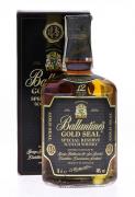 Lote 3978 - WHISKY BALLANTINE'S 12 ANOS - Garrafa de Whisky, Gold Seal Special Reserve Scotch Whisky, George Ballantine & Son, Scotland, (700ml - 40%vol.). Nota: garrafa dos anos 1980's. Garrafa similar (de 750ml) à venda por € 81,16 (USD 99,95). Em caixa de cartão original. Consultar valor indicativo em https://www.maxliquor.com/product-p/ballantine-scotch-12-special.htm