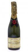 Lote 3982 - MOET & CHANDON - Garrafa de Champagne Francês, Moet & Chandon, Brut Imperial, Epernay, França, (750ml - 12%vol.). Nota: garrafa antiga com o selo do IVV de 10$00