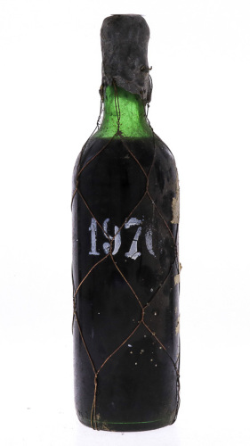 Lote 3988 - PAULO DA SILVA 1970 - Garrafa de Vinho Tinto, Paulo da Silva, Garrafeira, Colheita 1970, Colares Chitas, Adega Azenhas do Mar, (750ml-13%vol). Nota: Garrafa idêntica à venda por € 86,95. Definida por analogia, falta do livreto que normalmente 