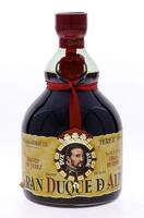 Lote 3989 - BRANDY GRAN DUQUE DE ALBA - Garrafa de Brandy de Jerez, Solera Gran Reserva, Williams & Humbert, Espanha, (750ml aprox - 40%vol). Nota: garrafa idêntica à venda por € 63,73 (USD 73,95). Consultar valor indicativo em http://www.lovescotch.com/p