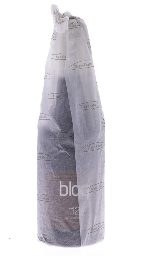 Lote 3990 - BLOG BIVARIETAL 2012 - Garrafa de Vinho Tinto, Blog '12, Bivarietal Alicante Bouschet + Syrah, Tiago Cabaço, Estremoz, (750ml - 15%vol.). Nota: garrafa similar (de 2011) à venda por € 85. Consultar valor indicativo em https://fozgourmet.com/en