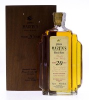 Lote 3995 - JAMES MARTIN'S 20 ANOS - Garrafa de Whisky, Fine & Rare, Blended Scotch Whisky, Escócia (700ml - 43%vol). Nota: garrafa idêntica à venda por € 418,20. Em caixa de madeira original, com certificado. Consultar valor indicativo em https://www.win