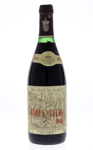 Lote 3996 - BARCA VELHA 1985 - Garrafa de Vinho Tinto, Barca-Velha, Colheita 1985, A.A. Ferreira, Vila Nova Gaia, (750ml - 12%vol.). Nota: garrafa idêntica à venda por € 439. Contra rótulo ligeiramente danificado. Consultar valor indicativo https://www.ga