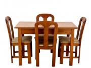 Lote 1189 - CONJUNTO DE MESA DE JANTAR E CADEIRAS - Composto por mesa de jantar de tampo extensível de recolher e 4 cadeiras de tabelas vazadas e assento em tecido de tons bege, com motivos florais Dim: 78x120x70 cm (mesa fechada) e 93x47x42 cm (aprox. Cadeiras) Nota: sinais de uso. Falhas e defeitos, uma cadeira sem travessa