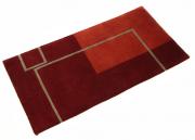 Lote 3 - TAPETE PANIPAT, INDIA - Tapete 100% lã, manufaturado, em tons vermelho e bege, com motivos geométricos. Dimensão aproximada: 70x140 cm. Novo. Nota: Não apresenta etiqueta de proveniência / fabrico