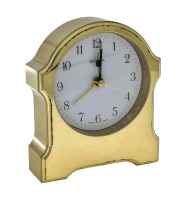 Lote 5129 - SWIZA, RELÓGIO DESPERTADOR- Corpo em metal dourado de 62x55 mm. Swiss made. Movimento quartzo. Mostrador fundo branco com numeração árabe. Relógio desta marca á venda por € 380. Nota: Sinais de uso. Pequenas falhas. A trabalhar. Pilha Nova. Co