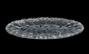 Lote 6009 - LALIQUE, TRAVESSA FOLHA DE CARVALHO - Cristal. Formato oval, com decoração relevada simulando folhas de carvalho. Marcado na base "Lalique Crystal France". Travessa Lalique similar e com mesma decoração à venda por € 1.300. Dim: 61x35,5 cm (aprox.). Nota: bem conservado. Consultar valor indicativo em https://www.proantic.com/display.php?mode=obj&id=220421