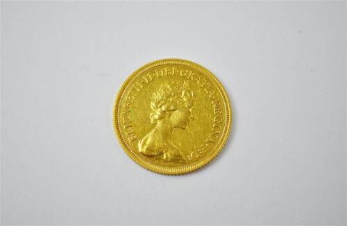 Lote 1078 - Moeda de ouro, Libra Elizabeth II de 1981, em estado Bela