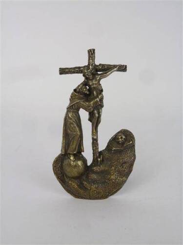 Lote 1277 - Imagem de Jesus Cristo na Cruz com S. Francisco a Seus Pés, em prata, com 16 cm de altura e 440 gr de peso