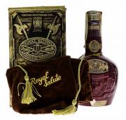 Lote 2982 - ROYAL SALUTE 21 ANOS - Garrafa de Whisky, Blended, Red Spode Decanter, Chivas Brothers Ltd (700 ml – 40% vol.). Nota: garrafa similar à venda por € 438,93 em https://www.thewhiskyexchange.com/p/32441/royal-salute- 21-year-old-bot1970s-brown-spode-decanter. Com bolsa de protecção