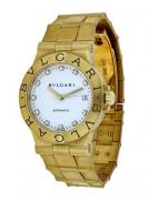 Lote 6079 - BVLGARI, RELÓGIO DE PULSO - Modelo Ref. LCV35, nº L2978, Certificado nº 0866075, original. Caixa em ouro de 18k com 35 mm e bracelete em ouro de 18k. Movimento automático. Mostrador com marcadores em diamante e data às 3 horas. Relógio idêntico à venda por € 10.887. Peso: 171 g. Nota: com caixa e documentos, a funcionar. Consultar valor indicativo em https://www.tradesy.com/i/bvlgari-yellow-gold-diagono-18kt-lcv-35-g-watch/24118463/.