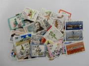 Lote 439 - Lote composto por 100 diferentes selos usados da Alemanha/Berlin. Cotação YVERT 277.65€. Origem Colecionador Hugo Reis. Nota: Os lotes de selos usados da Alemanha/Berlin são todos diferentes entre si não contém selos repetidos.