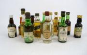 Lote 331 - Lote de 15 garrafas miniatura de whiskies, Licores, entre outros, para coleccionador