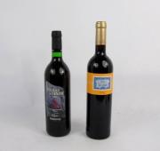 Lote 333 - Lote de 2 garrafas de Vinho Tinto, garrafa Porta da Calada, Vinho Regional Alentejano e garrafa Terras de Xisto 2005, para coleccionador