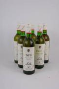 Lote 355 - Lote de 12 garrafas de Vinho Branco Benfica com assinatura impressa pelo Eusébio