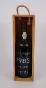 Lote 368 - Lote de garrafa de Vinho do Porto Vintage de 1982, Real Cª Velha, para coleccionador 