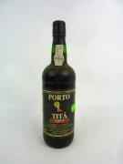 Lote 372 - Lote de garrafa de Vinho do Porto Titã Tawny; Caves Santa Marta; para coleccionador