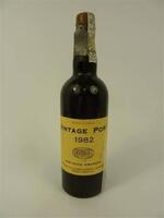 Lote 375 - Lote de garrafa de Vinho do Porto Vintage; Borges de 1982