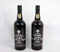 Lote 399 - Lote de 2 garrafas de Vinho do Porto São Pedro 1985 Late Bottled Vintage Das Aguas, para coleccionador