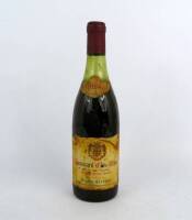 Lote 417 - Lote com 1 garrafa de vinho tinto Pommard Clos Blanc (Região de "Bourgogne") de 1964 (de Roger Clerget). NOTA: garrafa rara para colecionador.