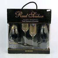 Lote 418 - Lote com 2 garrafas de Espumante Real Senhor -Borges - Velha Reserva de 2001 - com 2 Flutes. 