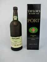 Lote 1544 - Garrafa de vinho do Porto Taylor's "20 Years Old Tawny"