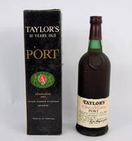 Lote 1548 - Garrafa Vinho do Porto 10 ANOS Taylor's (1987)