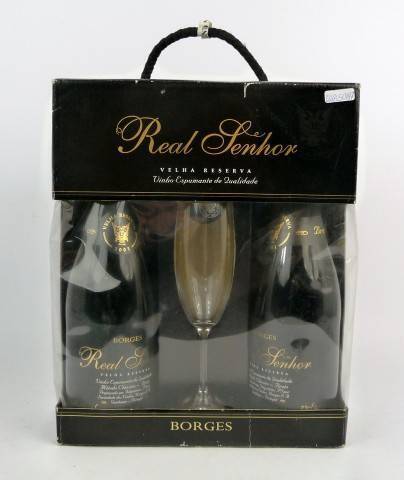 Lote 458 - Lote com 2 garrafas de Espumante Real Senhor -Borges - Velha Reserva de 2001 - com 1 Flute.