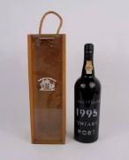 Lote 490 - Lote de garrafa de Vinho do Porto Vintage de 1995, Real Cª Velha, para coleccionador