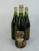 Lote 496 - 3 garrafas de vinho tinto Esporão 1990,reserva Alentejo com rótulos de J.Pomar rasgados e danificados por humidade .Algumas sem rótulo e só identificadas pelo contra-rótulo e cápsula.Muito bons niveis de vinho,