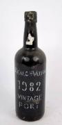 Lote 561 - Garrafa Vinho Porto Vintage Real Companhia Velha 1982 (PVP Garrafeira Nacional 70,00EUR) ESGOTADA