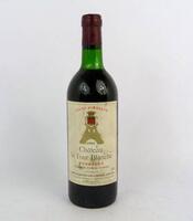 Lote 1313 - Lote com garrafa de vinho tinto CHÂTEAU la TOUR BLANCHE (BORDEAUX) de 1981. NOTA: para colecionador.