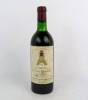 Lote 1313 - Lote com garrafa de vinho tinto CHÂTEAU la TOUR BLANCHE (BORDEAUX) de 1981. NOTA: para colecionador.