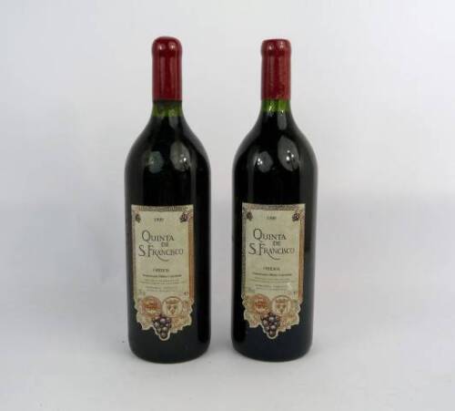 Lote 709 - Lote de 2 garrafas Magnum de Vinho Tinto Quinta de S. Francisco 1999 Óbidos Companhia Agricola do Sanguinhal Lda, para coleccionador