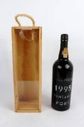 Lote 824 - Lote de garrafa de Porto Vintage 1995 Real Cª Velha, para coleccionador